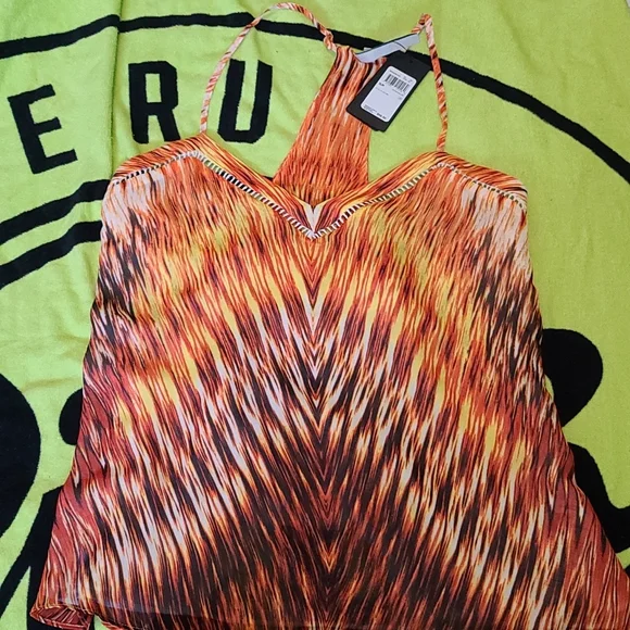 Guess top - Picture 1 of 2